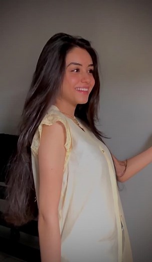 Exploring Fashion: Stylish Sleeveless Blouse Looks