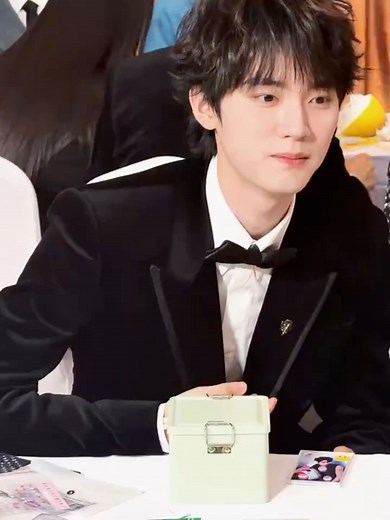 မနက်ခင်းရဲ့ sunshine လေး Ran Ran 💛 #周翊然 #ZhouYiran #ZhouYiransDiary | Zhou Yiran's Diary