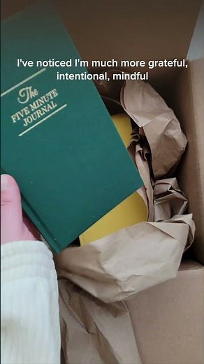 Unbox the Five Minute Journal in different colors with me