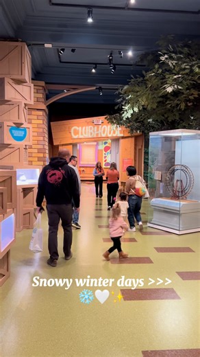 Cozy up with storytelling at the Missouri History Museum this December 📚❄️ We’ve got something for every young reader, so bring the whole family for winter storytelling magic! Tuesdays from 10:10-10:25am: Our youngest visitors ages 0-2 and their caregivers are invited to join us this month for stories about winter animals! Tuesdays Fridays from 10:30-11:00am: Children ages 2-6 can stop by for Storytelling in the Museum as we explore this months themes: my neighborhood, toys and games, and snow!