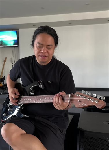 Lhix Guitars Soundcheck with Helix Floor Mixer