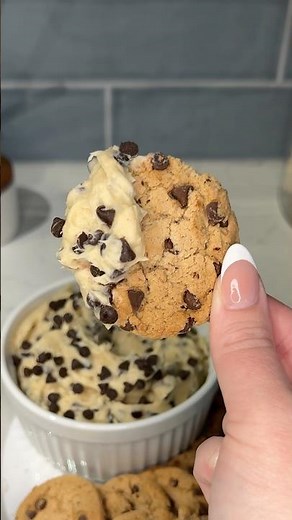 viral chocolate chip cookie dough dip recipe 🍪 #recipe #dessert #shorts #chocolate #cookies #food