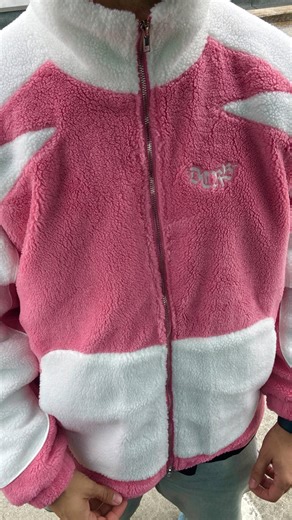 Decarba on Instagram: "Fleece on, mood set, ready to go 💖 . . . . . #fleecejacket #streetwear #outfitinspiration #fallfashion"