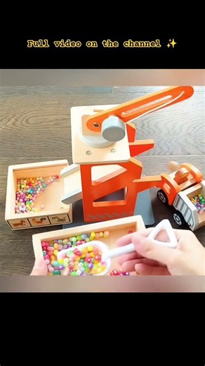 🏗️ Wooden crane & flowing beads — tiny ASMR moment ✨🟢 ‪@HappyHands_ASMR‬