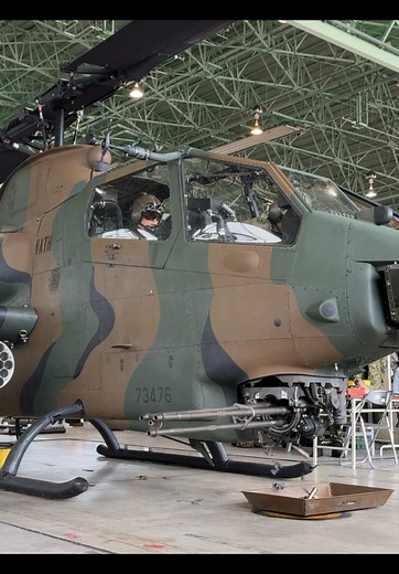 気持ちいい雪崩のような20mm弾の薬莢とベルトリンク！AH1Sヘリコプター射撃映像