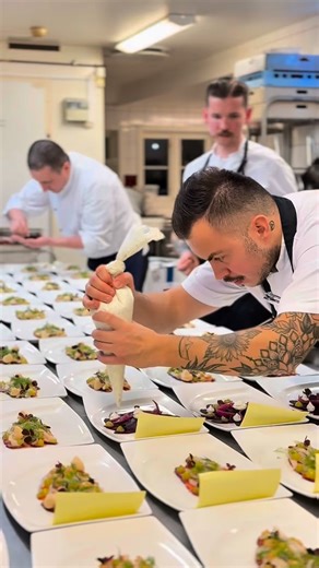 Alt er klart for kveldens gjester. #kleivstua #møtestedetpåkrokskogen #kleivstuahotell | Kleivstua - Møtestedet på Krokskogen