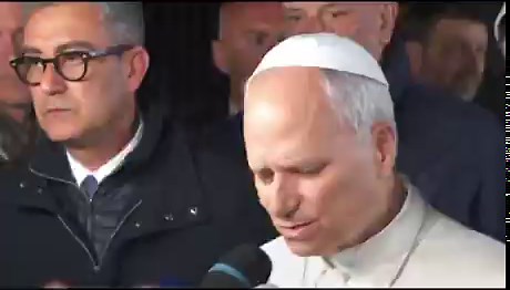 Quand Léon XIV a été élu, j'ai pensé: il accompagnera le déclin de l'Empire américain comme Jean-Paul II a encouragé la fin du système soviétique. Voilà, nous y sommes. Le pape américain devient la boussole d'un peuple emmené dans une impasse par ceux qui veulent coûte que coûte maintenir l'hégémonie américaine sur le monde. Léon XIV ne parle pas de politique. Ce n'est pas le rôle d'un pape. Il parle d'éthique, de bien commun, de paix. Tout ce que l'actuel gouvernement américain rejette.