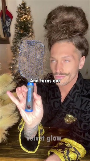 The Easiest Way To Clean Your Hairbrush 😳💇‍♀️
