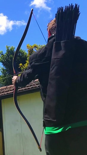 Speed Shooting a 50 lbs Longbow