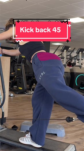 Ma tenue @AYBL mon code : DRD 🫶 Tuto pour le kick back 45 Si tu veux un programme perso, clique sur le lien dans ma bio ✨