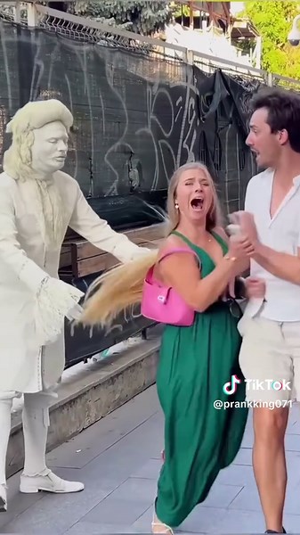 Funny statue prank🤣👉🤥#prank #funny #foryoupage #funnyvideo | funny pranks