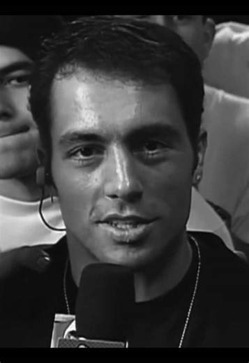 A young Joe Rogan with Vitor Belfort's team ahead of his fight with Scott Ferrozzo at the UFC 12 in 1997. #sports #UFC #mma #joerogan #throwback