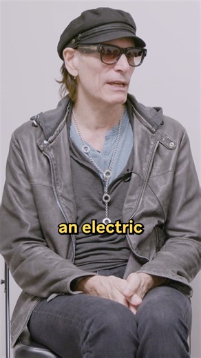 3.6K reactions · 223 shares | Dweezil Zappa teaches us how to sound like an electric ham sandwich ⚡️索 #dweezilzappa #stevevai #uaudio #frankzappa #guitar #guitartone #mxrdistorionplus #distorion | American Musical Supply | Facebook