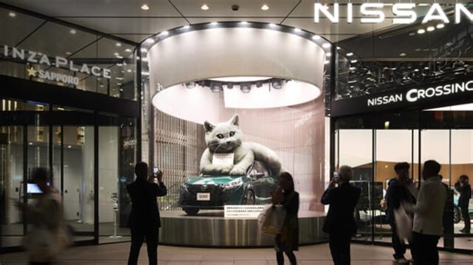 銀座一等地に3メートルの巨大猫が出現！？お笑い芸人・水川かたまりが手がけ