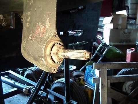 Replacing the Volvo Penta 110s sail drive Propeller Part 1