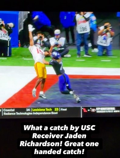 What a great one handed catch by Jaden Richardson #football #ncaa #sports #collegefootball #usc