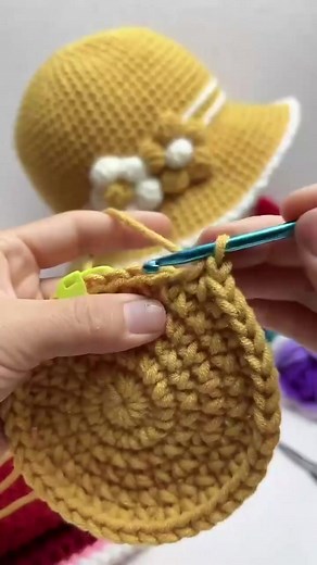 63K views · 673 reactions | So Beautiful Easy #CrochetPatterns #crochet #crochetlove #crochetaddict #crochetpattern #crochetinspiration #crocheting #fypシ゚ #handmadewithlove #knitting #instacrochet #H #reels #fbreels | Frank Wallace | Facebook