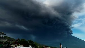 Bali’s Mount Agung erupts spewing ash, causes airport shutdown