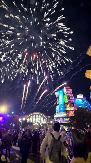 Only in Shanghai #Disneyland! The global-exclusive celebration for the new film #Zootopia2, plus a special fireworks show in its unique Zootopia land! 🦊🐰 #ShanghaiEvent #Disney | Shanghai Let's meet