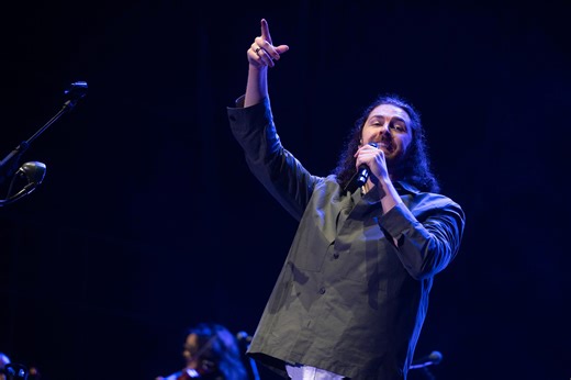 Hozier, citing Springsteen, says remember your civil rights history at Sea Hear Now