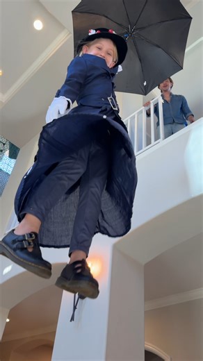 Real Life Flying Mary Poppins Costume!☂️😲 | Magic Art