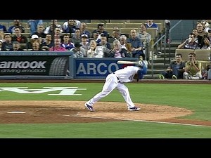 STL@LAD: Puig strikes out, breaks his bat