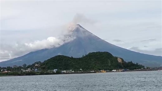 LOOK: 'MAYON SILENT BUT DANGEROUS' Mount Mayon is silent but dangerous as it continuously ejecting pyroclastic flow after a series of dome-collapse producing pyroclastic density current (PDC). This morning a dome-collapse occurred at 06:51 AM. This event generated grayish co-PDC ash clouds that rose 1000 meters before drifting west-northwest. A total of 40 discrete PDC events were recorded since 12:00 AM today, January 8, 2026. Thin ashfall has been reported in Legazpi City, Ligao City, Guinobat