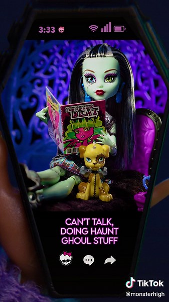 But seriously, witch way to the party? 🧙‍♀️💜 #MonsterHigh #TikTokHalloween #FrankieStein #Draculaura #ClawdeenWolf #Halloween2022 ##Halloween #Halloweekend #HalloweenParty