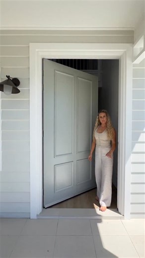 30-second downstairs tour 🏡✨ Sarah’s taking you through our latest new build—designed on a budget with clever (and very strategic) builder upgrades for that luxe-for-less look. Comment STL to get your hands on the full selections list! #luxeforless #newbuildselections #newhomebuild #designselections #hometours #betterbuilthomes #oakandorange #newbuildhomes | Oak and Orange