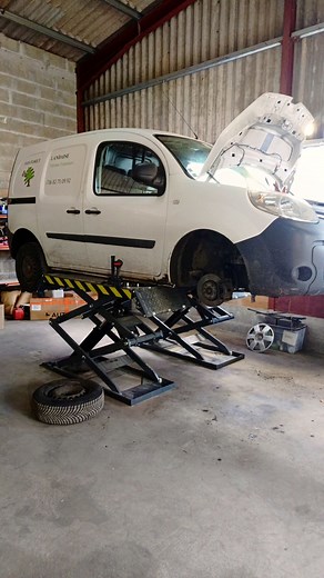 Remplacement des deux amortisseurs avant pour ce Kangoo 😉 | LM Auto Service