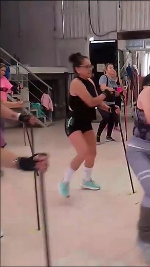 Ejercicios con bastón/ Abdomen de pie.