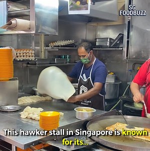 It's worth braving the queue for the hot & crispy roti prata! 🤩 | SG FoodBuzz