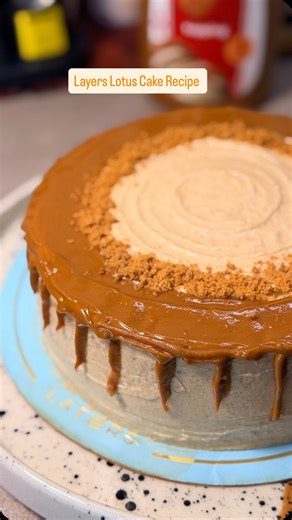 Marryam Mughal on Instagram: "Who wants a slice of heaven? 😍 Soft & Moist Better than LayersCake ✨ This recipe is for a 2.5 lb cake ✨ For the Sponge Cake (3 thin layers or 2 thick ones) Stunning plate from @classic.ceramicss 📝 Ingredients • Eggs – 2 (room temperature) • Flour – 1¼ cup • Sugar – ½ cup • Oil – ½ cup • Yogurt – ¼ cup • Milk – ¼ cup • Lemon juice – 1 tbsp • Vanilla powder – 1 tbsp • Baking soda – 1 tsp • Baking powder – 1 tsp Frosting: • Butter – ½ cup • Cream cheese – 2 tbsp • Wh