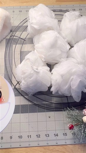 DIY Santa Wreath✨Comment Santa for my free step by step tutorial #holliehobbies | Hollie Lynn Williams