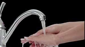 Delta Faucet Classic Single-Handle Kitchen Sink Faucet, Chrome Kitchen Faucet, Kitchen Sink Faucet Single-Hole, Chrome 101-DST