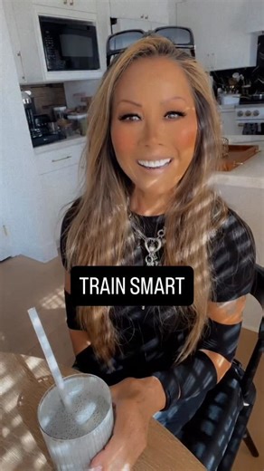 KIANA TOM 💪🏼🌴 FITNESS EXPERT on Instagram: "Train smart, make every rep count! 💪 Choose a weight that’s 65–75% of your one-rep max and always use strict form. Train efficiently—don’t waste your time! ⏱️ Want to level up your workouts? Check out my exercise library for proper form, downloadable workout plans, and more. 🔗 Link in bio! #kianatom #KianasFlexAppeal #TrainSmart #MakeEveryRepCount #FitnessTips"