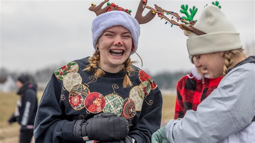 Need a laugh? 28 Funny Christmas jokes for kids, knock-knocks, memes