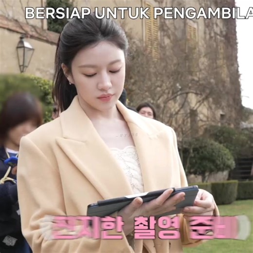 Go Yoon Jung: Rising Star in Korean Entertainment