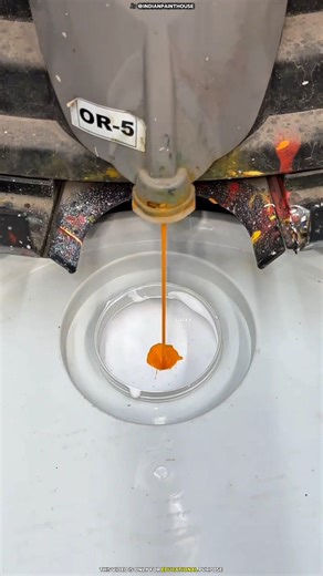 Look, this is how we mix paint. 🤯