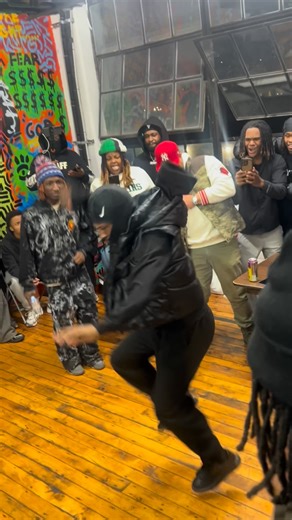 Show Me Diamonds 💎 on Instagram: "DB Meer’s Crazy Batlle at GZF in our Iced Out Pearl Chain 🔥🔥 12/25/25 💎 SIGN UP FOR SMS 4 EARLY ACCESS #smdphl #clothingbrand #gzf #philly #vvspearls"