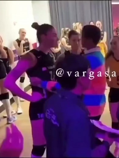 BIG HUGS 🫂 .___________________________________________________________________ #zehragunes #zehragüneş #กูเนส #เซร่าห์กุเนส #volleyball #melissa #vargas #zehravargas #melissavargas #กัสเนส #วาร์กัส #วาร์กัสกูเนส #foryou #fyp #กัสเนสโมเม้นท์