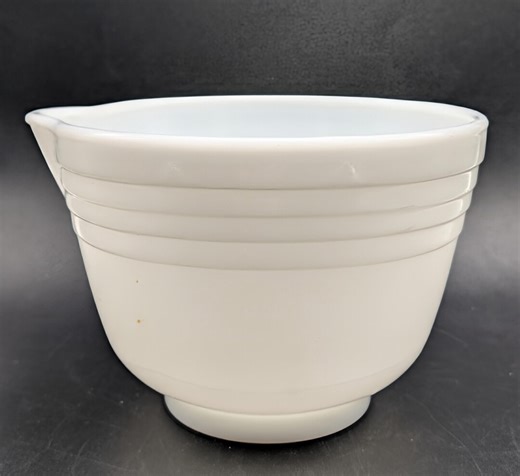 Pyrex Hamilton Beach Milk Glass Small Mixing Bowl With Pour Spout - Etsy Canada