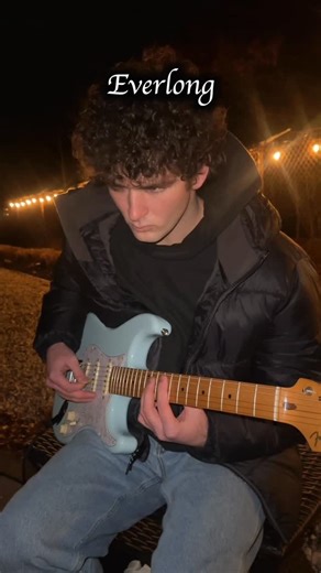 @jaymzguitar on Instagram: "Everlong by Foo Fighters / Guitar Tutorial 🎸 Let me know what you think in the comments below :) 👇🏼 #guitar #guitarist #everlong"