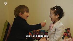 De coronabesmettingen zijn gestegen, dus in de kleuterklas worden ze opnieuw wat strenger. Het Blazerke is streng, maar rechtvaardig! #IedereenBeroemd #Dekleuterklas | VRT 1