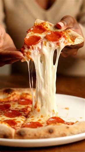 😱wait for the cheese pull 🍕 #asmr #satisfying #trending