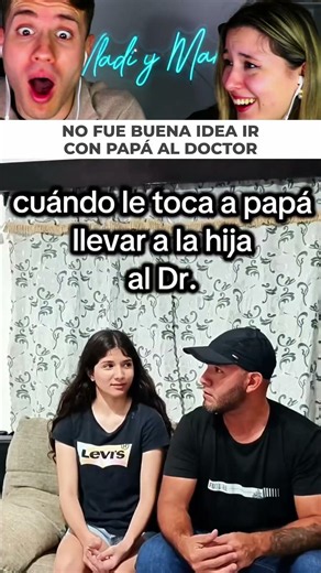 Papá simula regañar a su hija por pelearse en la escuela pero terminan celebrando