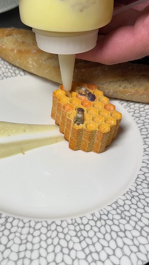 This is the cheese course Partage! 3D printed honeycomb filled with honey goat cheese, granny smith apple, ginger & lemon condiment | LasVegasFill