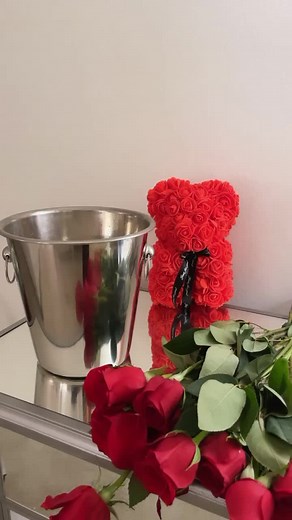 Éclat des Roses Rouges : Amour et Décoration
