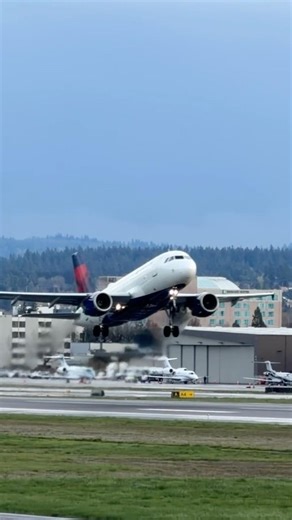 Delta A320 in Portland #PDX #Aviation