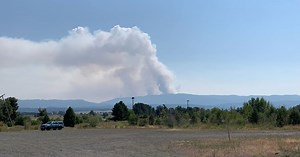 East Fire explodes to nearly 1,700 acres near Cascade